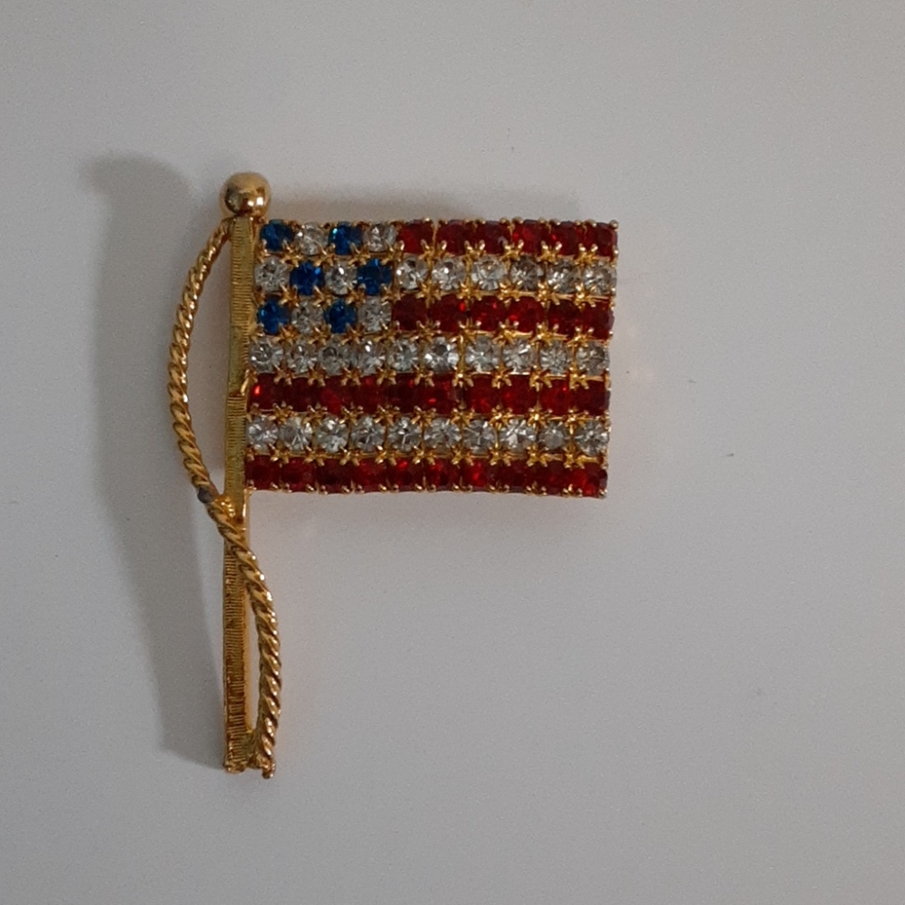 Vintage American flag rhinestone brooche